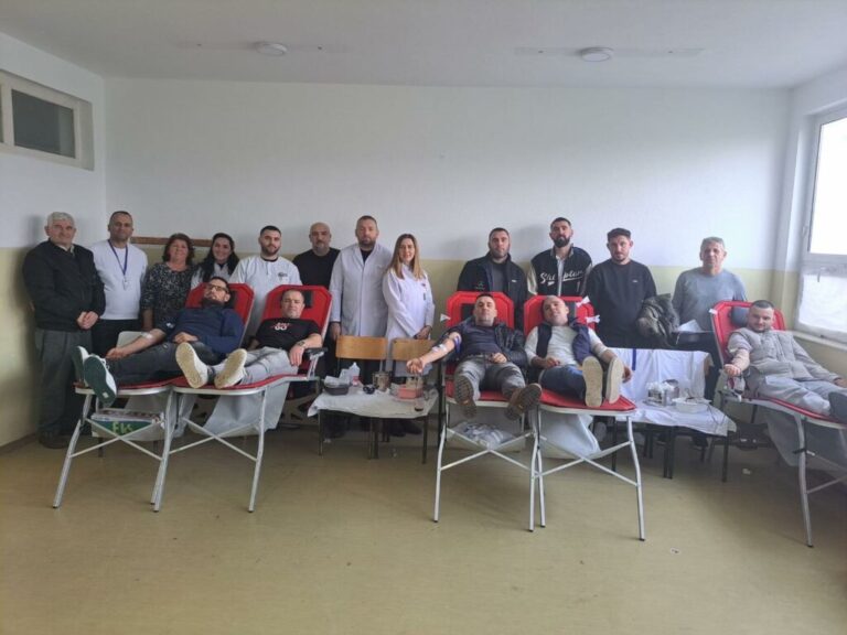 Traditë 24-vjeçare, banorë të fshatit Denjë të Rahovecit e nisin vitin me aksionin e dhurimit të gjakut