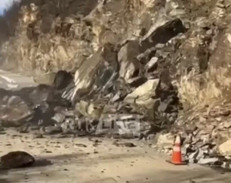 Rrëshqitje gurësh dhe dheu bllokon aksin rrugor Krushevë–Restelicë në Dragash