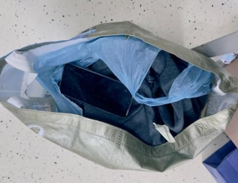 Telefoni i fshehur në rroba/ Parandalohet kontrabanda në Qendrën e Paraburgimit në Prizren