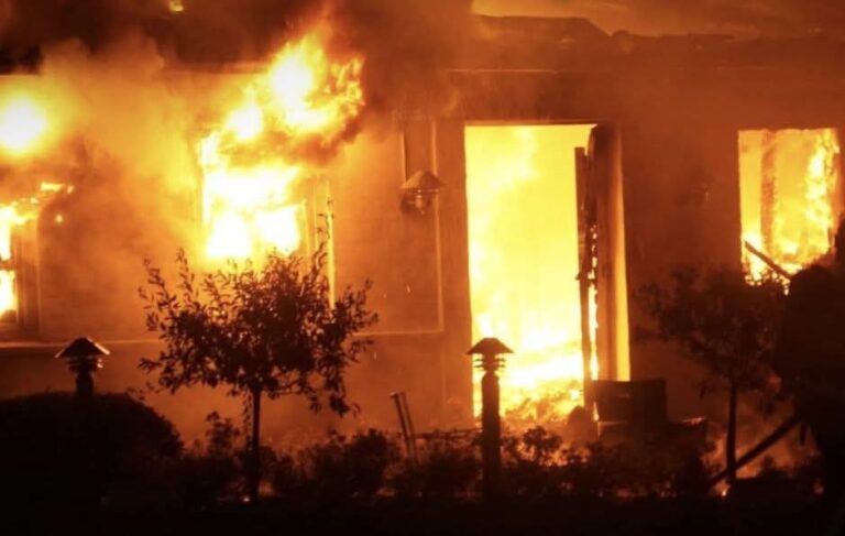 Zjarr në një shtëpi në Prizren, lëndohen dy persona