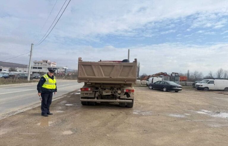 Policia shton kontrollet ndaj kamionëve dhe autobusëve në Prizren