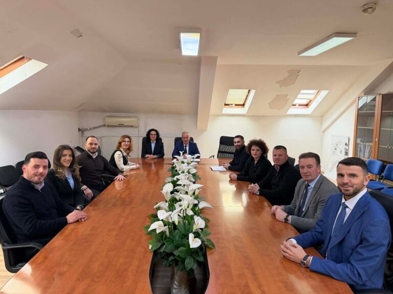 Formohet kabineti i ri drejtues i Komunës së Suharekës
