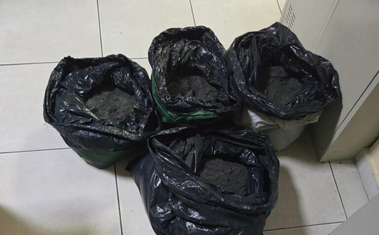 Ndalohen mbi 100 kg katalizatorë të bluar të padeklaruar në Vermicë