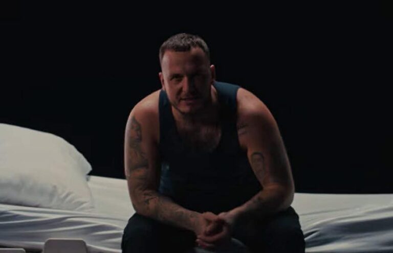 Mozzik godet me “Diss”, kënga me tekst kontrovers që po trazon publikun