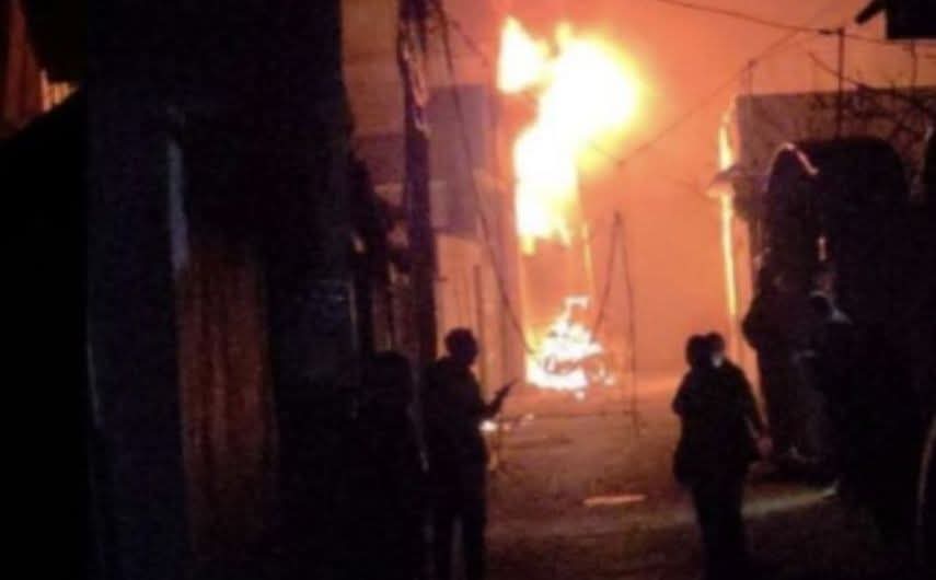 Zjarr i madh në Prizren  shpërthen në rrugën  Janina 