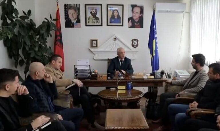 Qeveria Komunale e Dragashit formon komisione për strehimoren e qenve dhe donacionin për bletarët