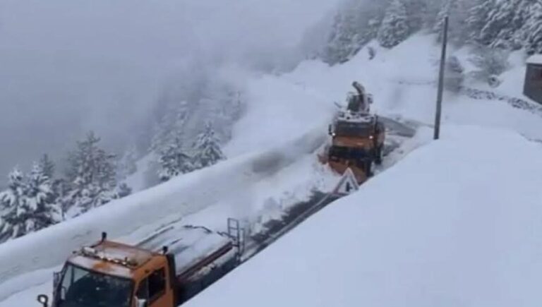 Ortekët bllokojnë rrugën Qafë Thore–Theth, ndalohet qarkullimi për të gjitha automjetet