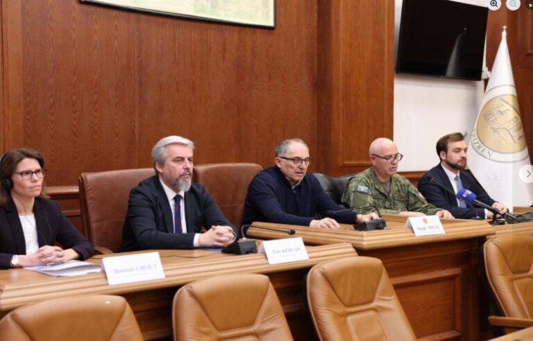 Ministria e Mbrojtjes mbajti takim në Prizren për rekrutimin në FSK