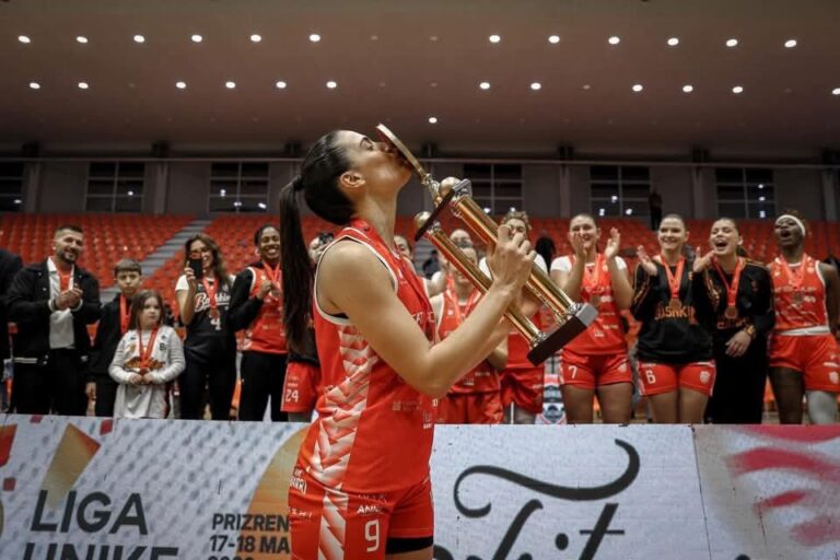 Aulona Muhadri kompleton sirtarin e trofeve me Ligën Unike