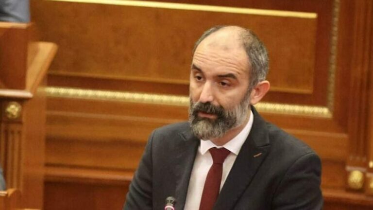 Afati kushtetues po afrohet, Abrashi: LVV s’i ka votat për presidentin, opozita po e mban peng procesin