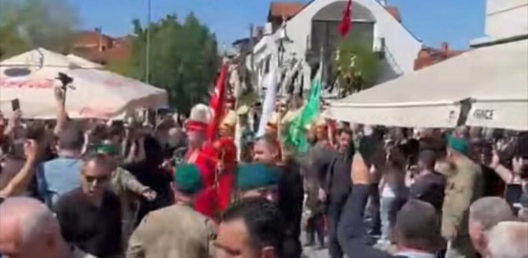 Organizata “Shqiptaria” reagon ashpër ndaj paradës ushtarake turke në Prizren