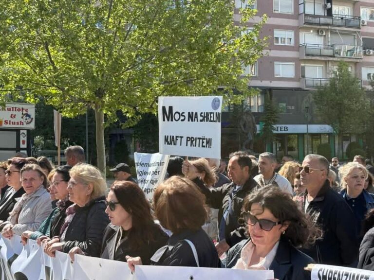 Sektori privat proteston, përmend shkeljet që iu bëhen në vendet e punës