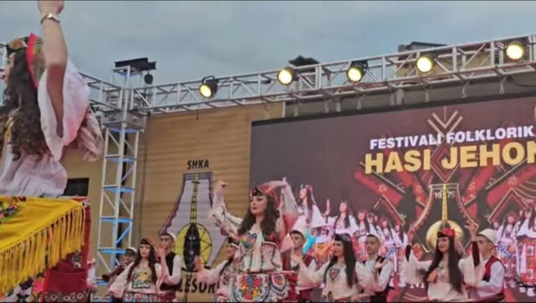 “Hasi Jehon”, festivali gjysmë shekullor që ruan traditën