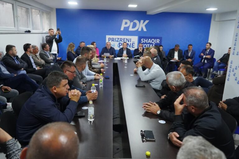 PDK në Prizren mban takim mobilizues në prag të zgjedhjeve të 7 qershorit
