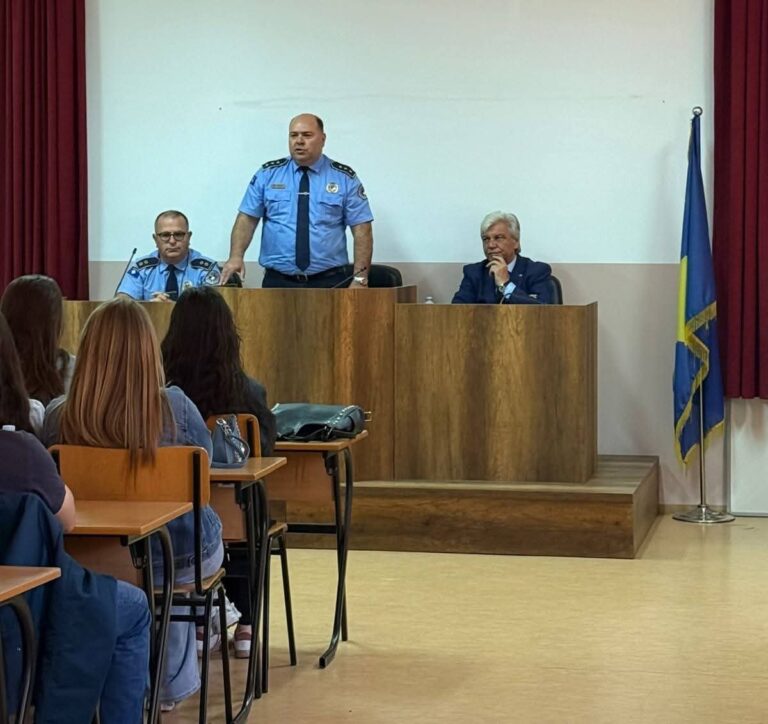Policia mban ligjëratë në Fakultetin Juridik në Prizren