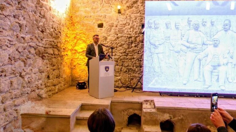 Në Prizren shënohet Dita Ndërkombëtare e Muzeve me prezantimin e rikonceptimit të ekspozitës së Lidhjes Shqiptare të Prizrenit